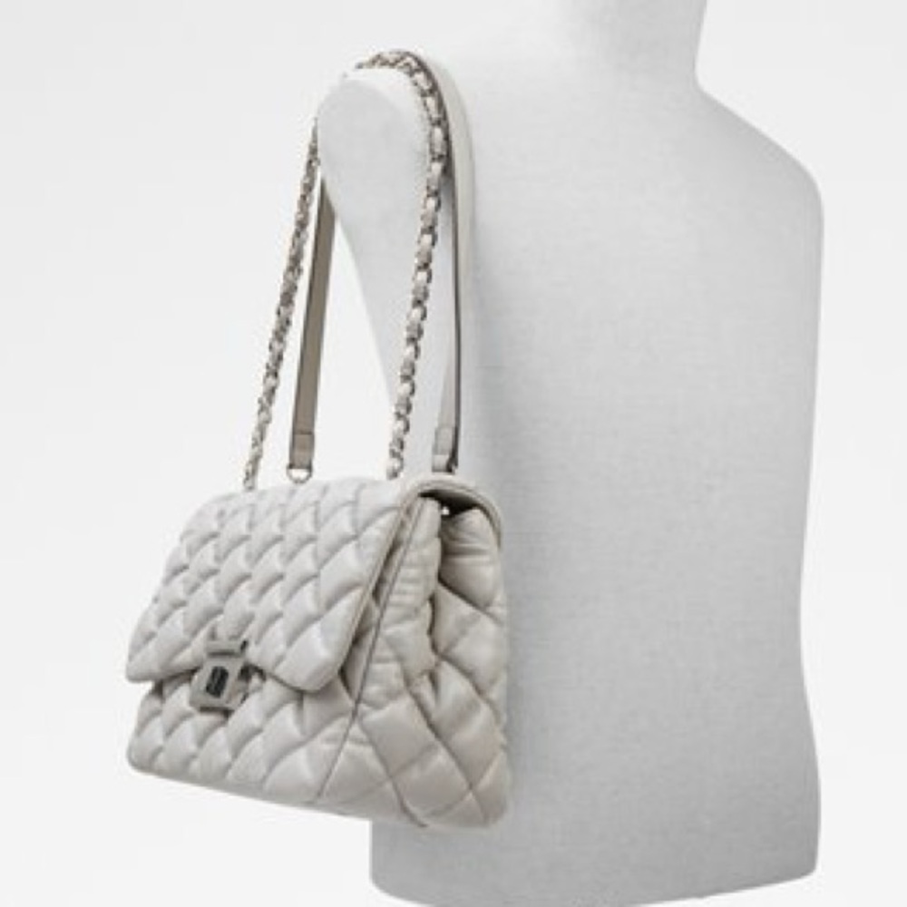 Ilsaa Crossbody Bag